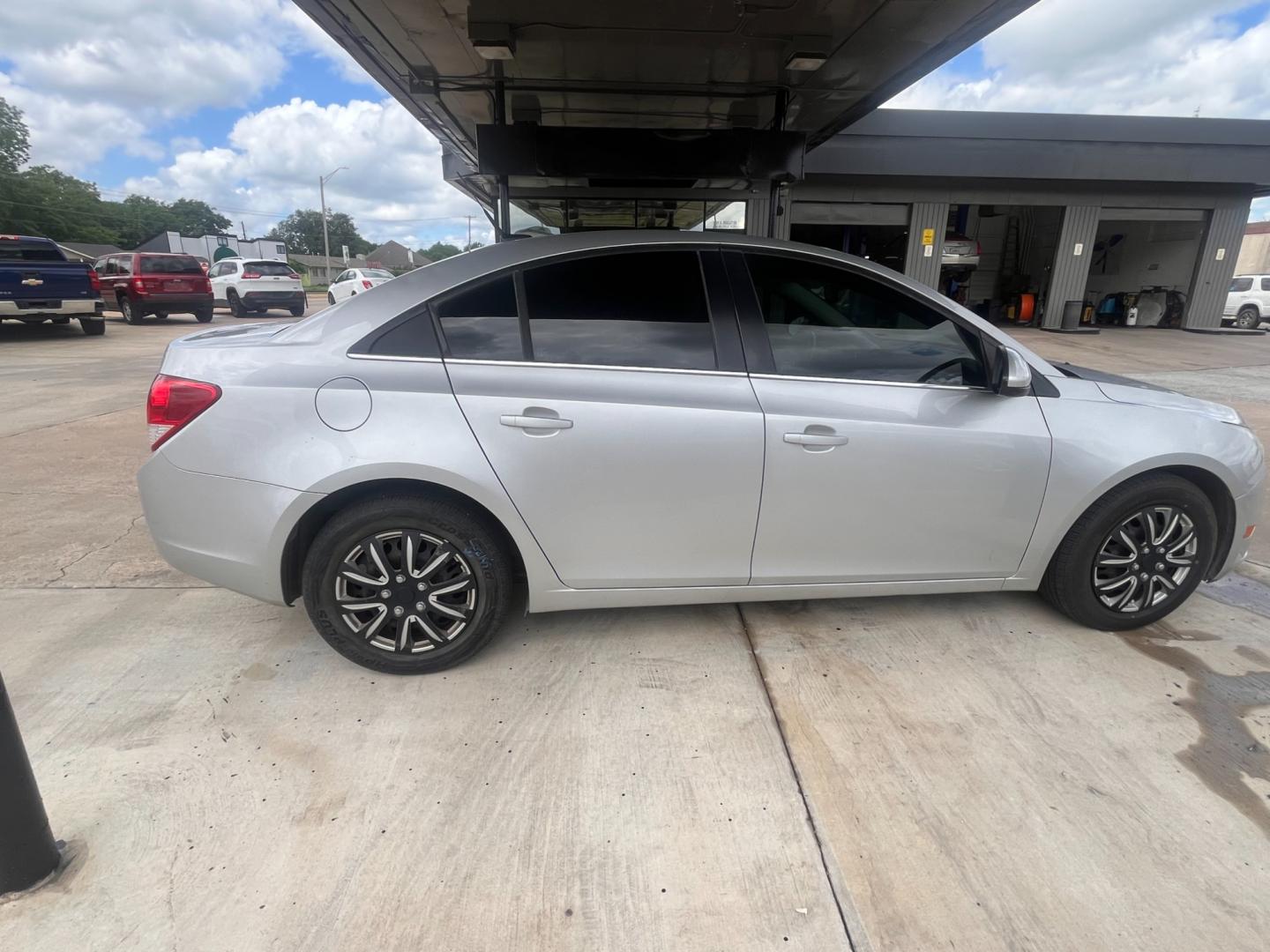 2011 GRAY CHEVROLET CRUZE 1LT 1LT (1G1PF5S96B7) with an 1.4L L4 DOHC 16V TURBO engine, 6-Speed Manual transmission, located at 8101 E. Skelly Dr., Tulsa, OK, 74129, (918) 592-3593, 36.121891, -95.888802 - Photo#3